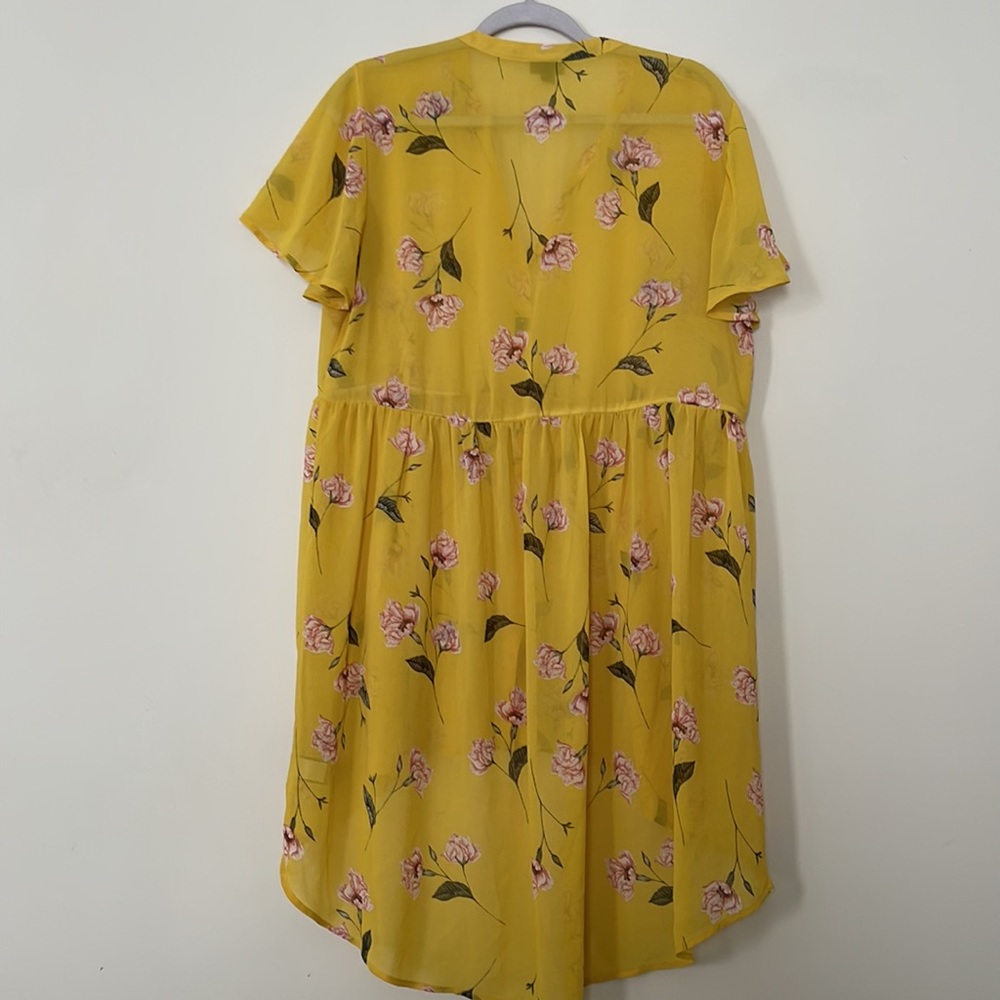 Torrid Yellow floral Top - Picture 8 of 11